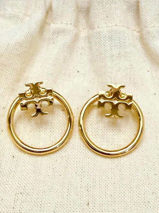 NEW Tory Burch
Miller Front-Back Earrings
Gold - Picture 6 of 10